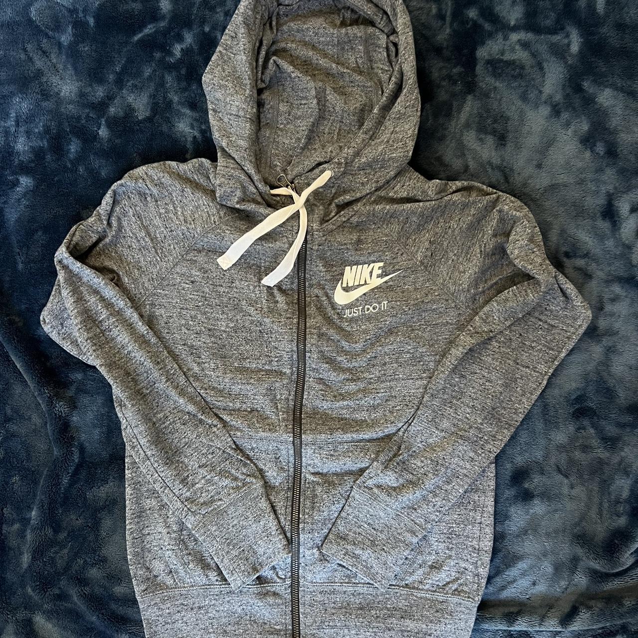 Nike thin sweater deals