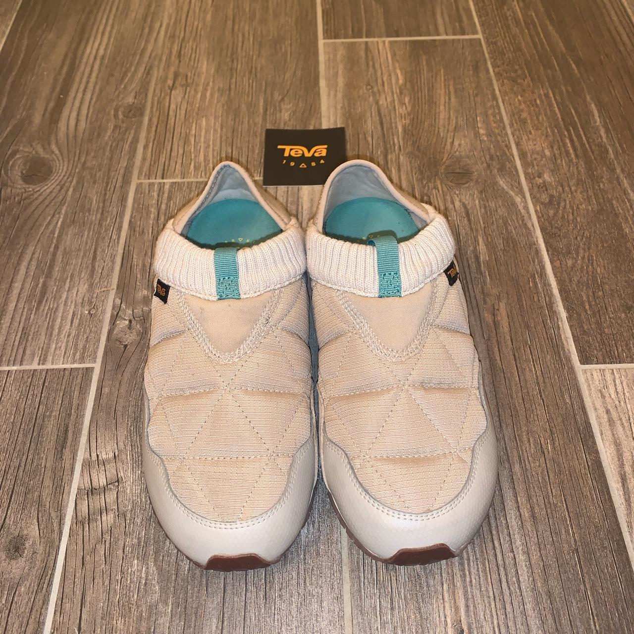 Teva reember slippers women s size 7 but seems Depop