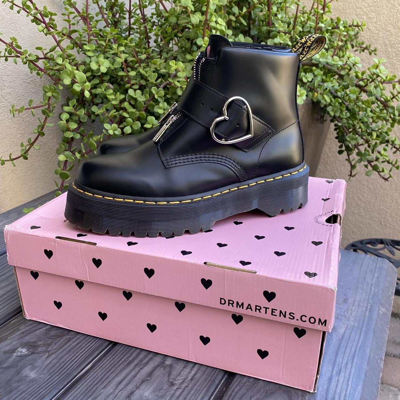 Doc martens hotsell lazy oaf pink