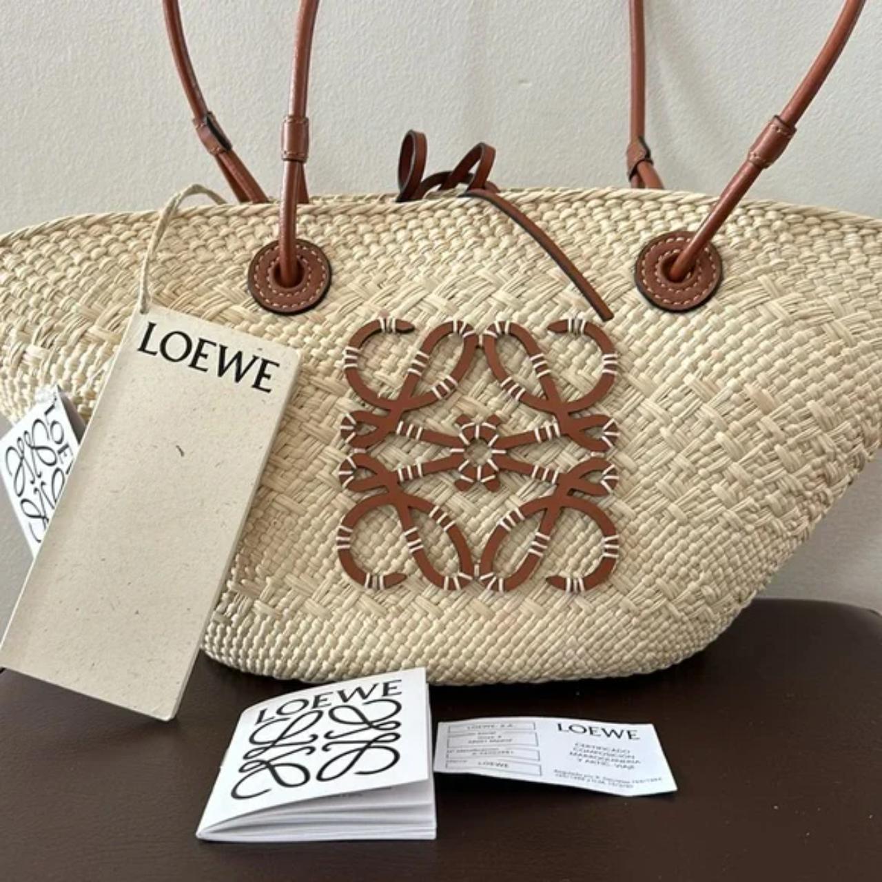 LOEWE ロエベ HEART ANAGRAM TAG レディース