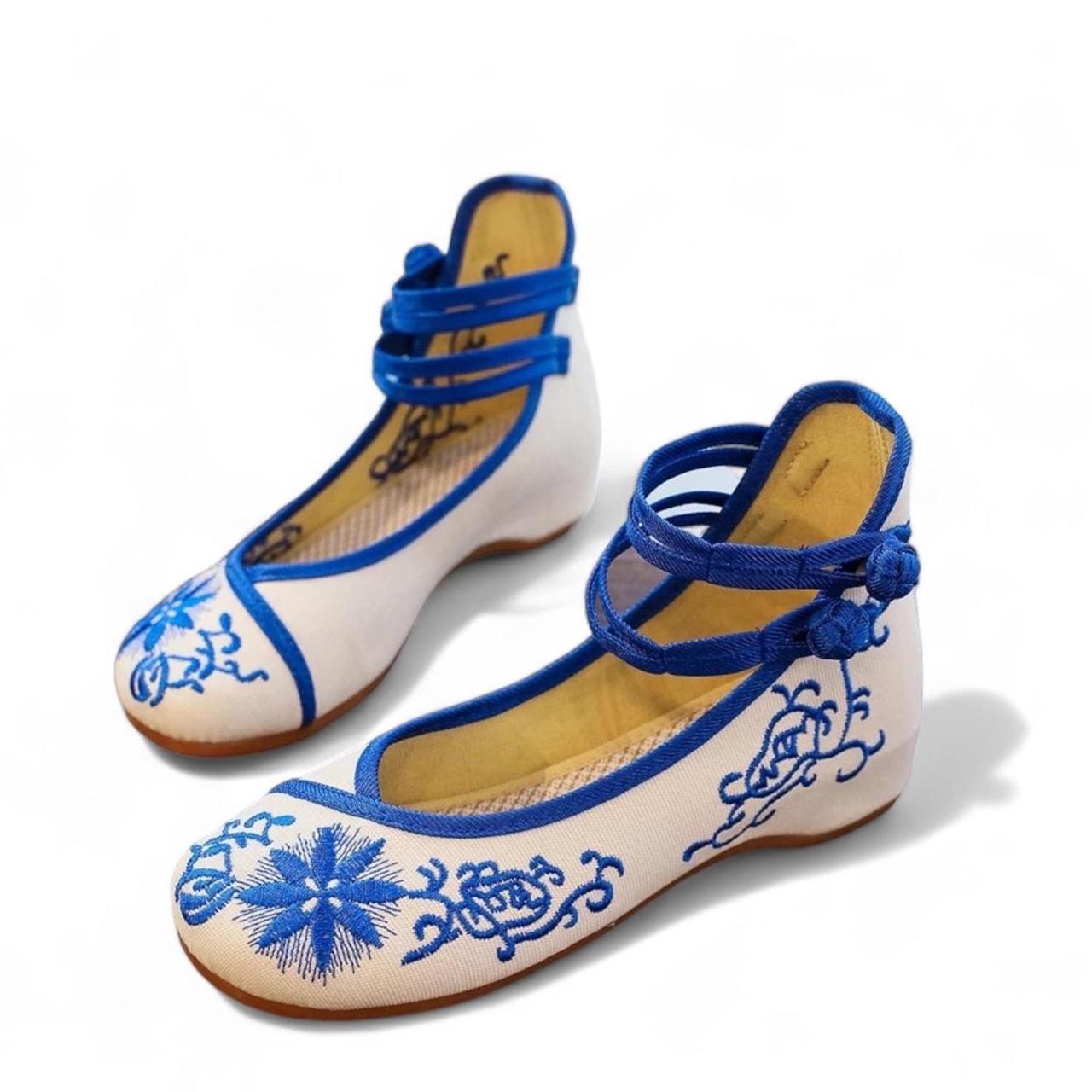 item listed by lunaluneshop