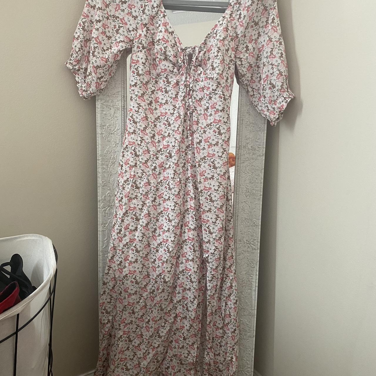 Floral Hollister midi dress This dress is Depop