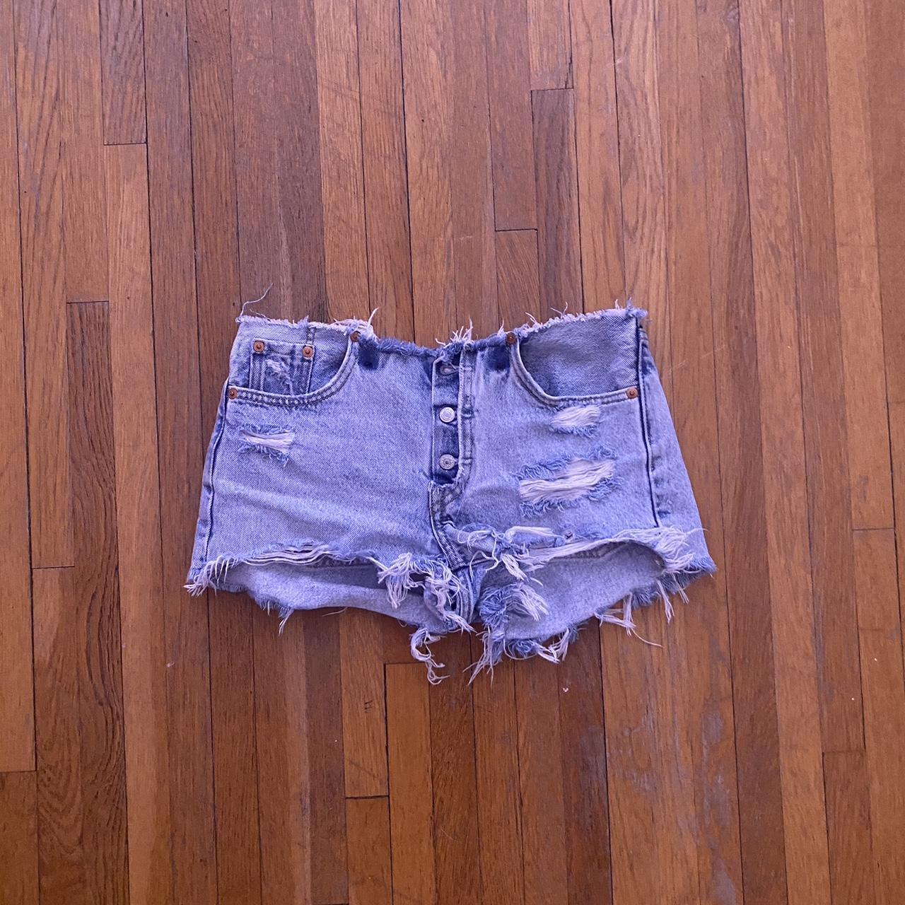 Distressed raw hem low rise size 0 levis shorts. Has Depop