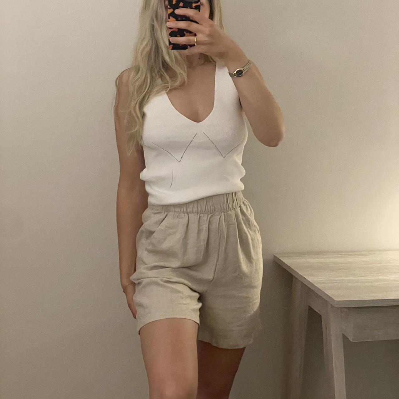 H&M Women's Tan and Cream Shorts Depop