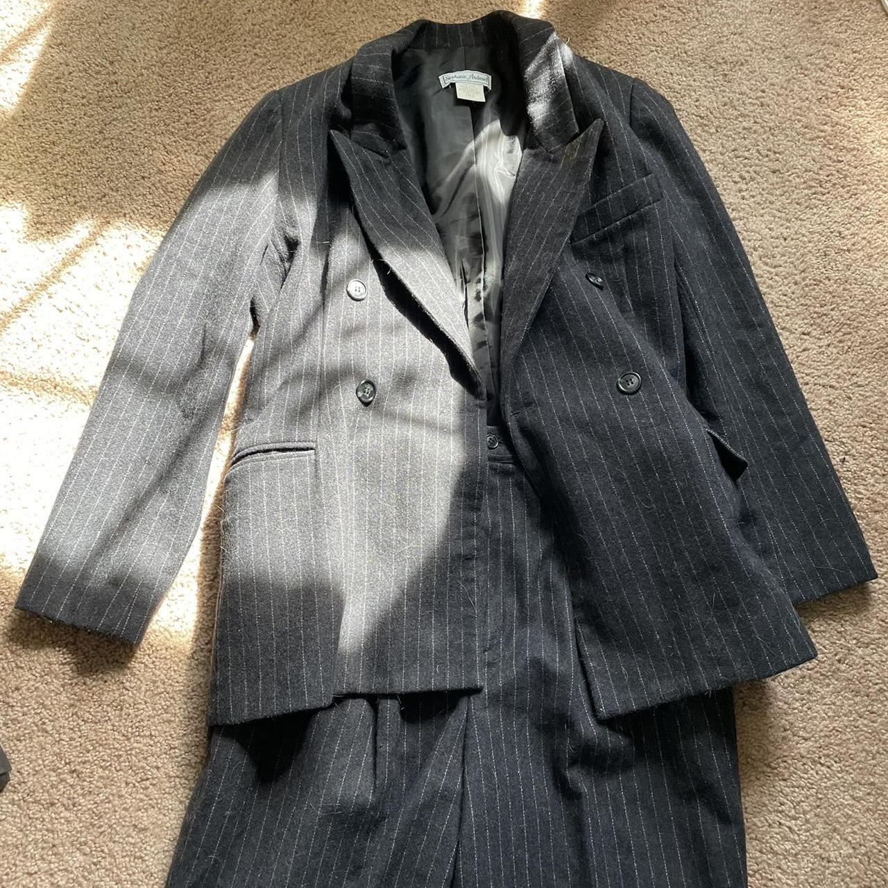 American Vintage Women's Grey and White Suit | Depop