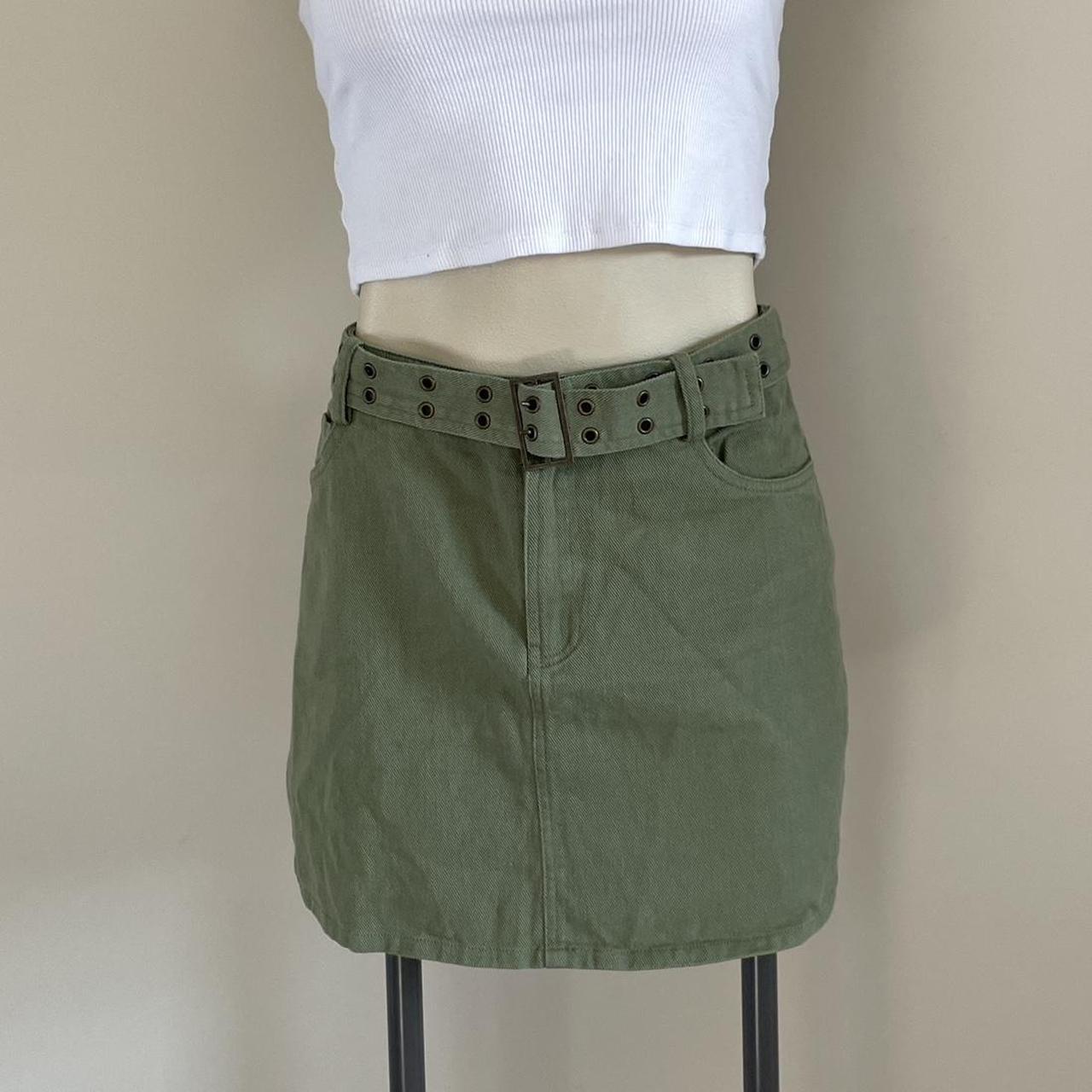 Green mini hotsell skirt forever 21