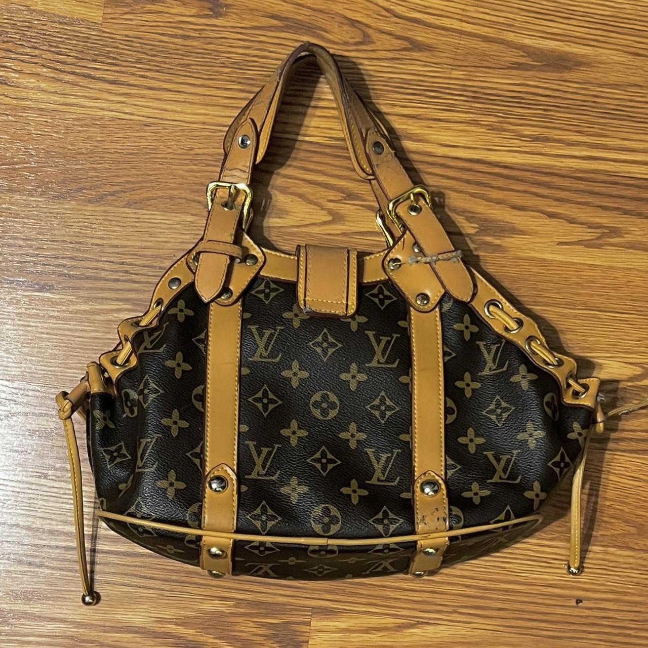 Louis vuitton women vintage purse in lemon colour - Depop