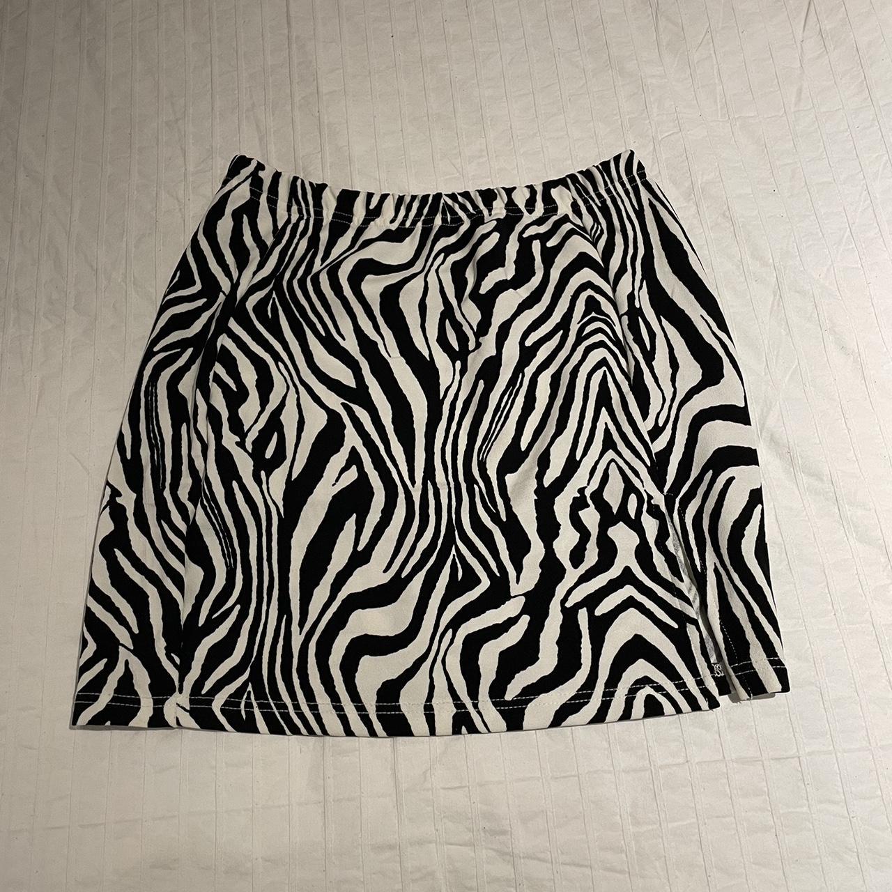 Women's White and Black Skirt | Depop