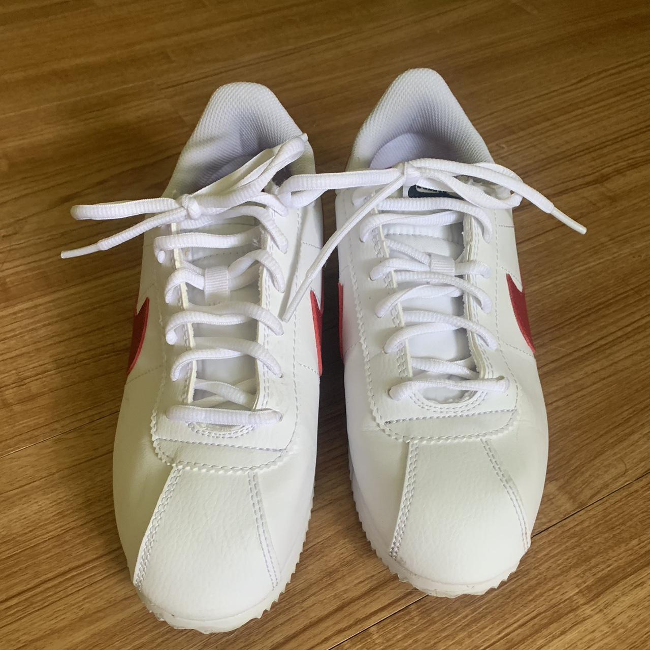 Nike White and Red Trainers (3)