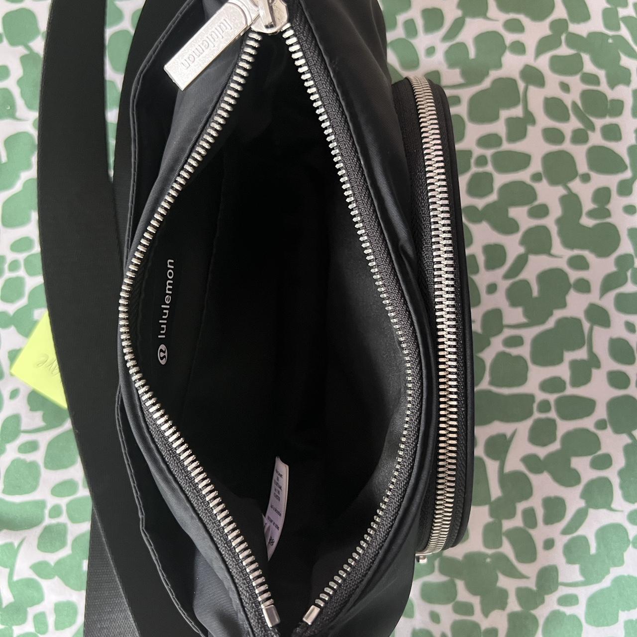 Lululemon Women's Black and Green Bag | Depop