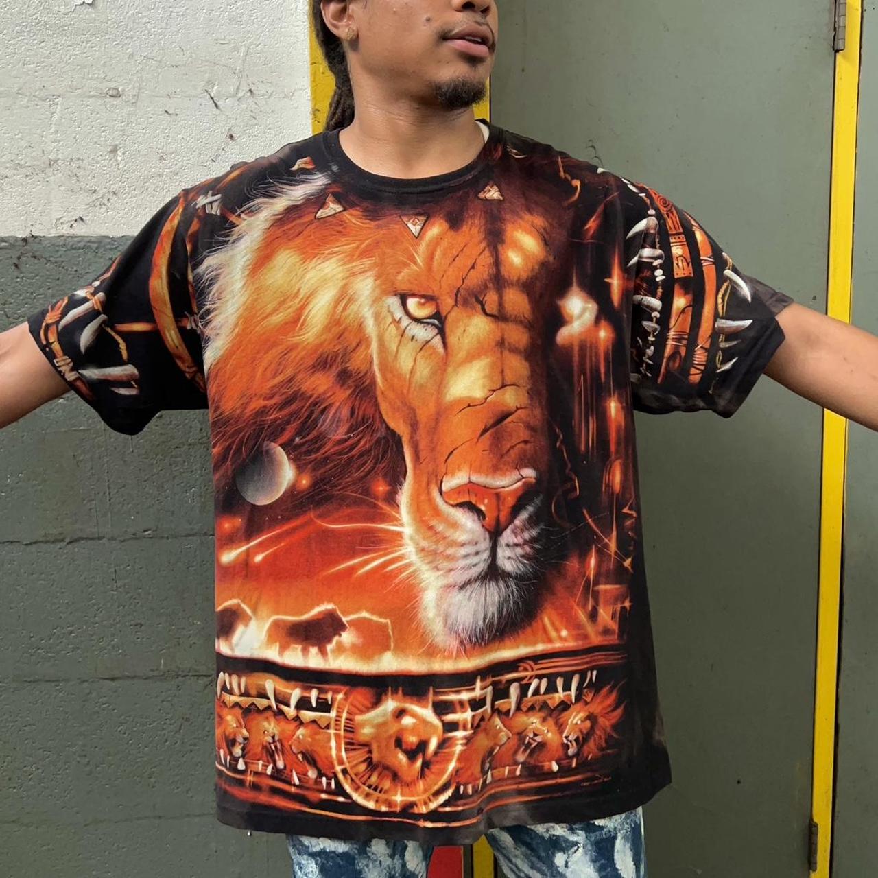 Super cool tiger/lion t shirt! This is so nice and I - Depop