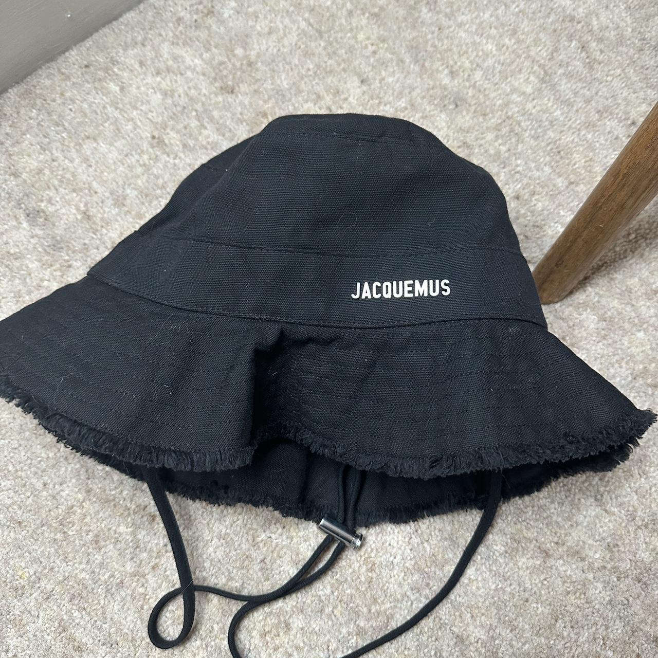 Authentic Jacquemus deals bucket hat