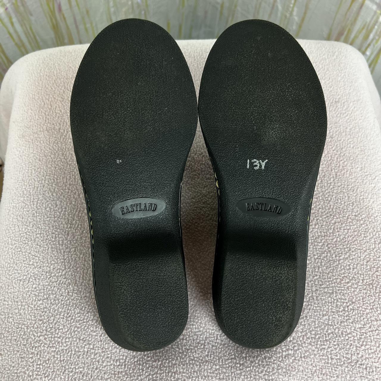 eastland women's clogs