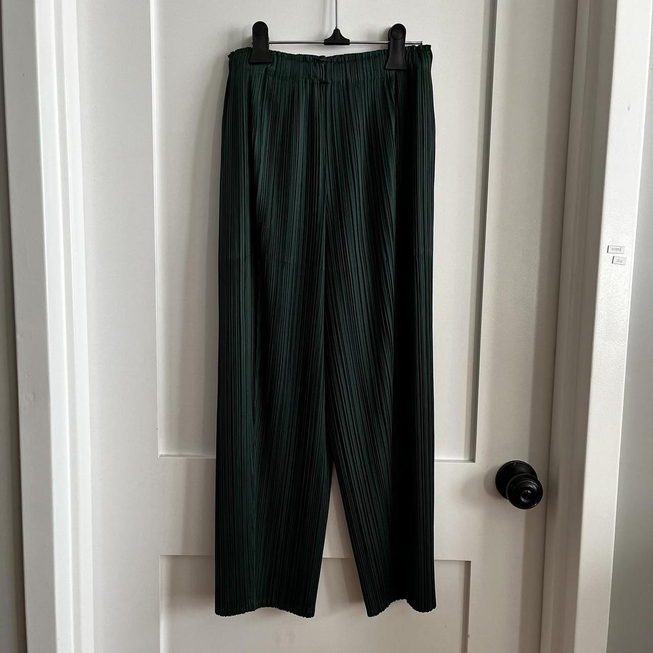 Issey Miyake Women's Green Trousers