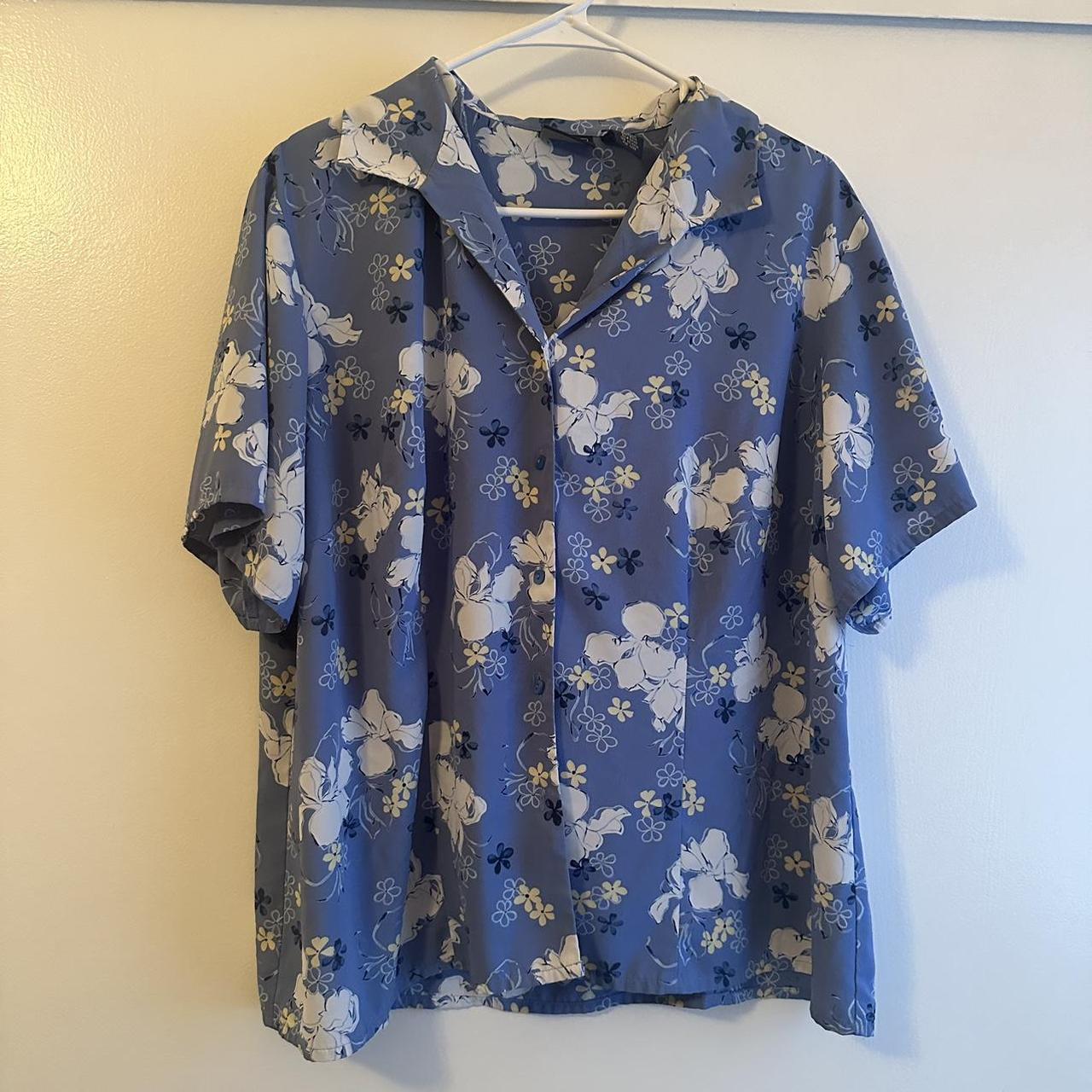 blue floral button up! tagged a size 20W by Laura... - Depop