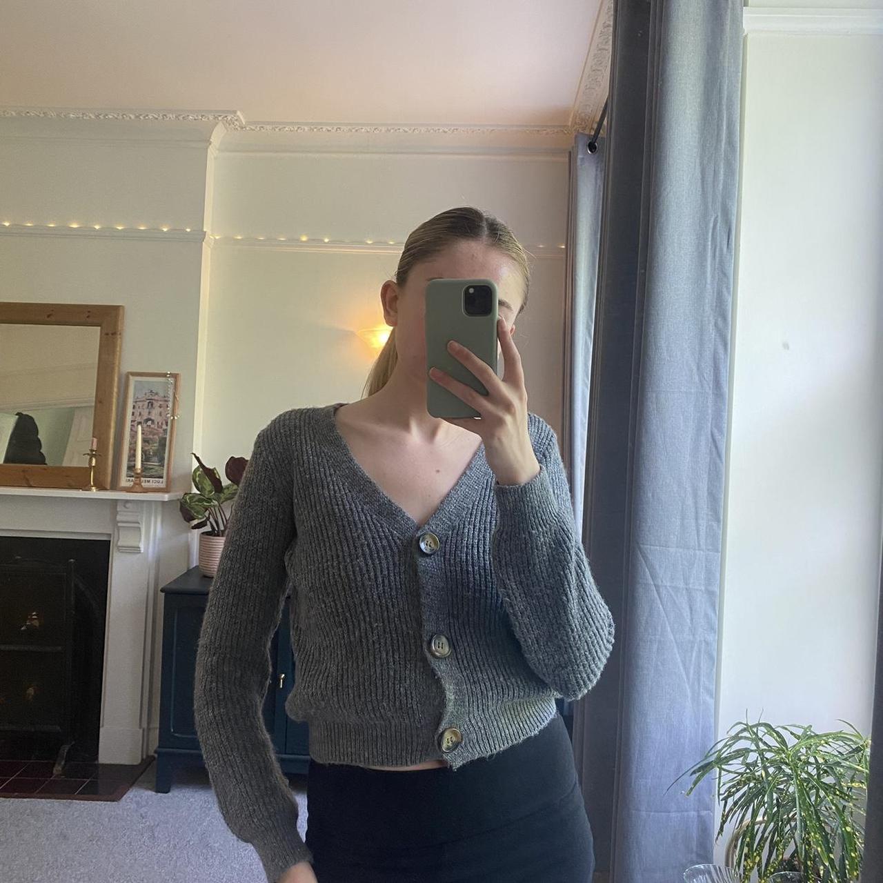 Cropped grey cardigan 🌹 Cute 90’s style 🌹 Free... Depop