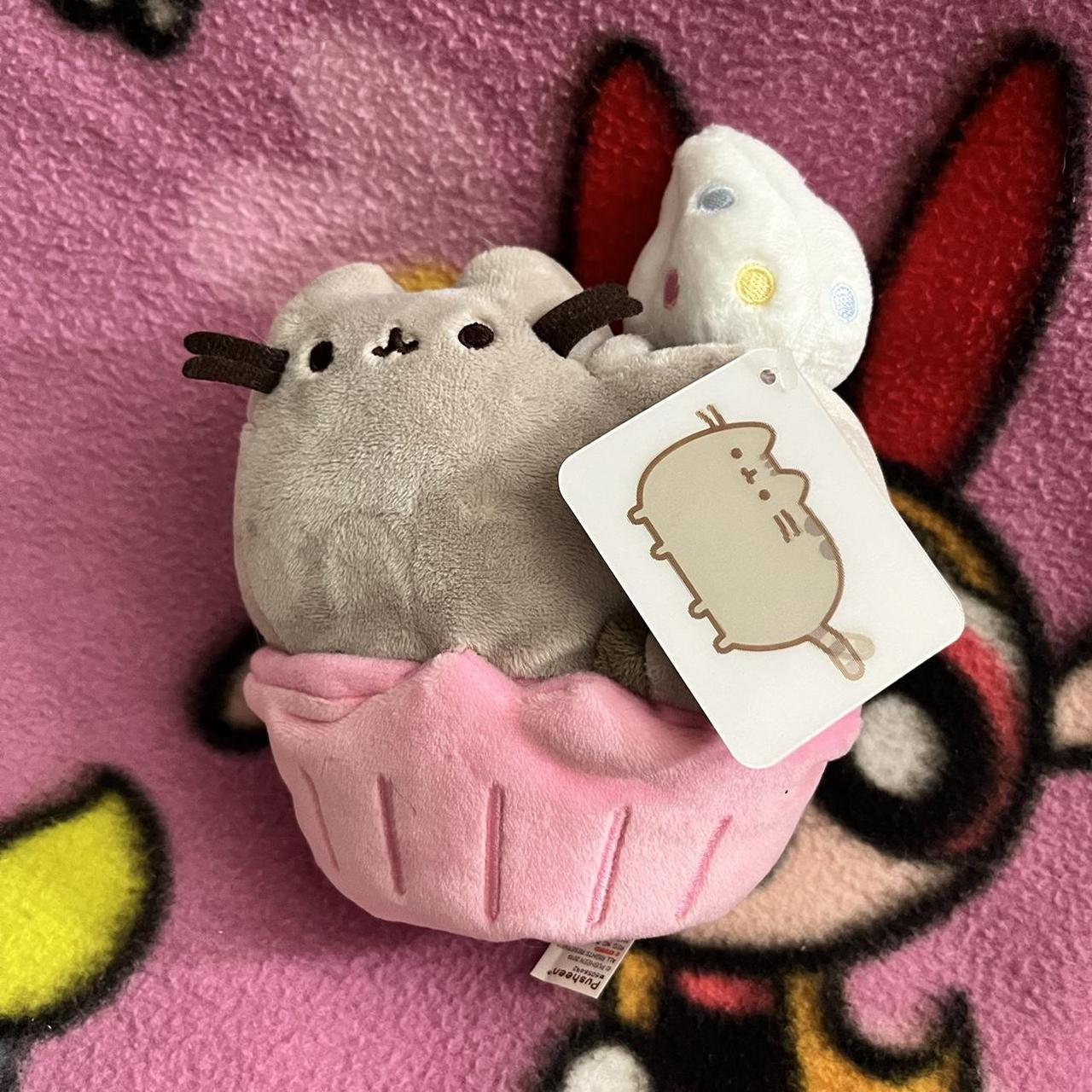 Pusheen Cupcake Plush. It Sugar Exclusive Display