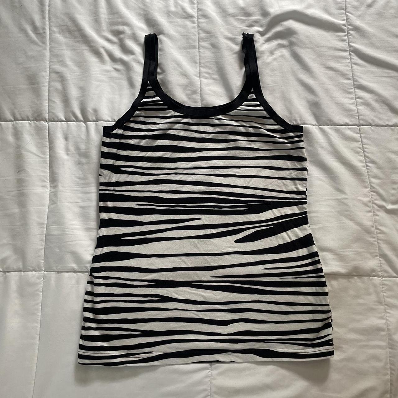 Calvin Klein tank top with unique design, zebra like... - Depop