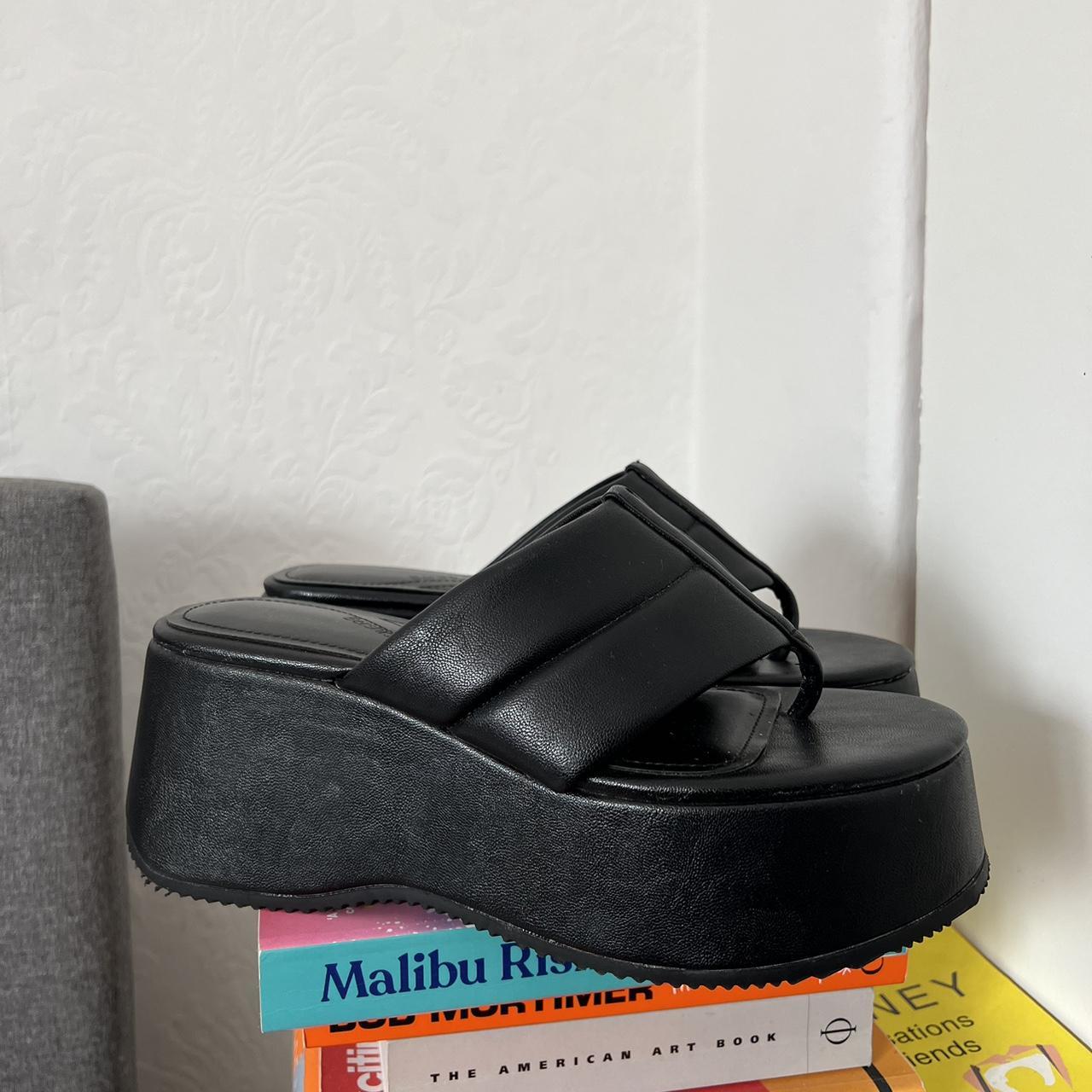 bershka black sandals