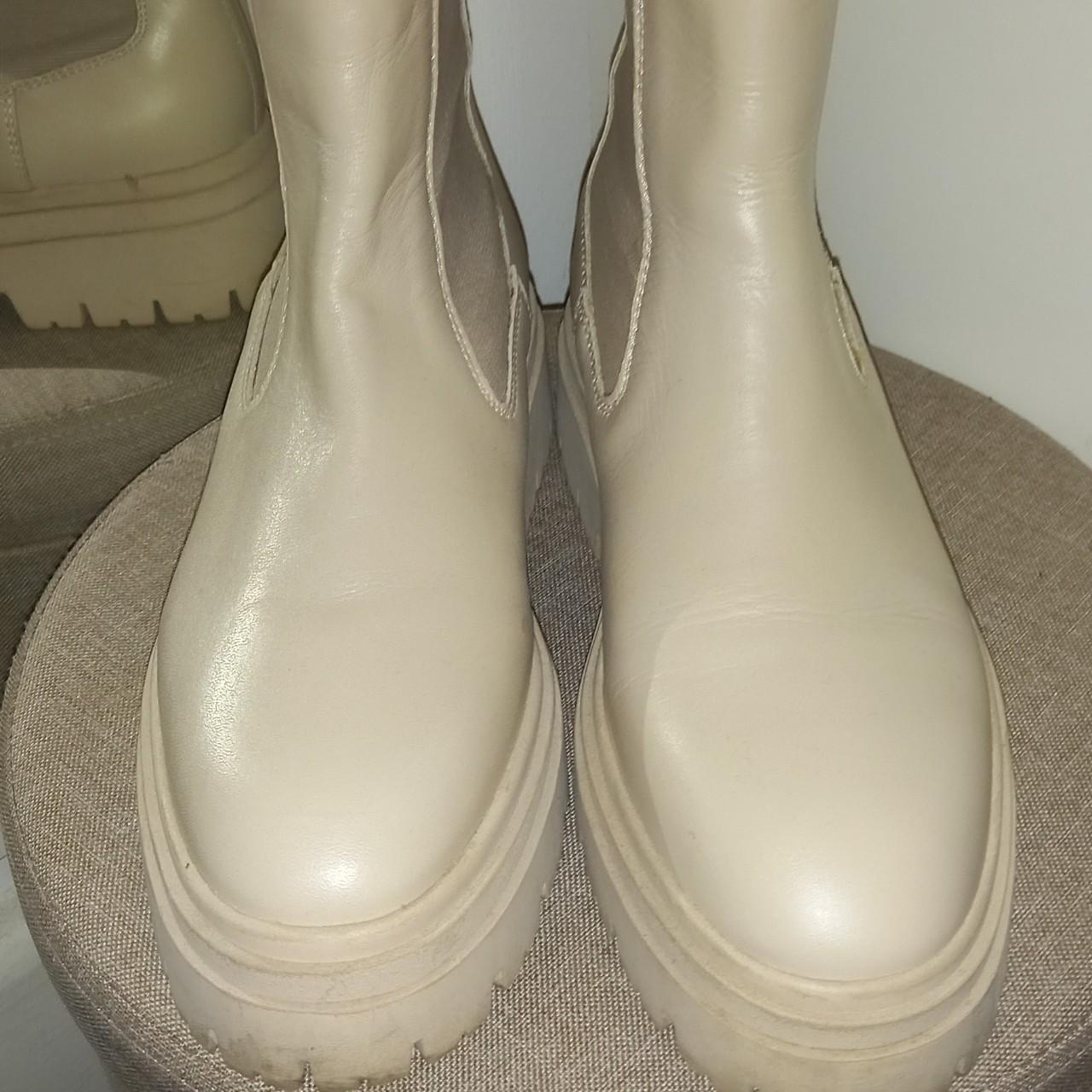Zara Women's Cream Boots Depop