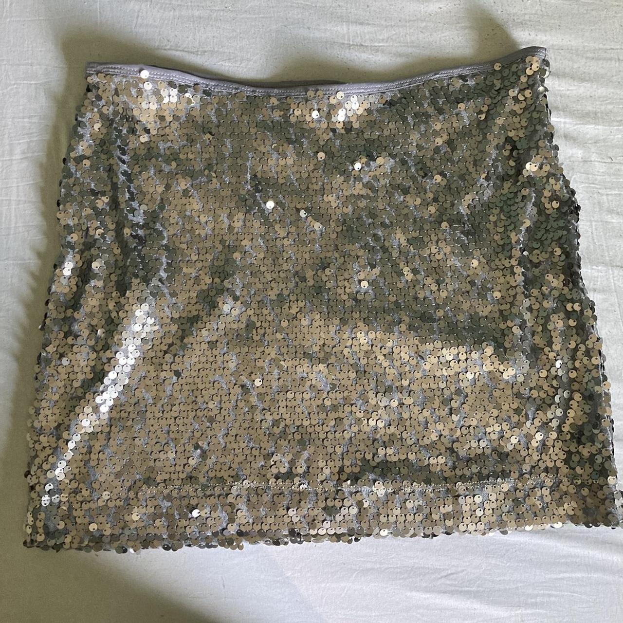 Y2K SEQUIN SKIRT Express Size small Sequins are more... Depop