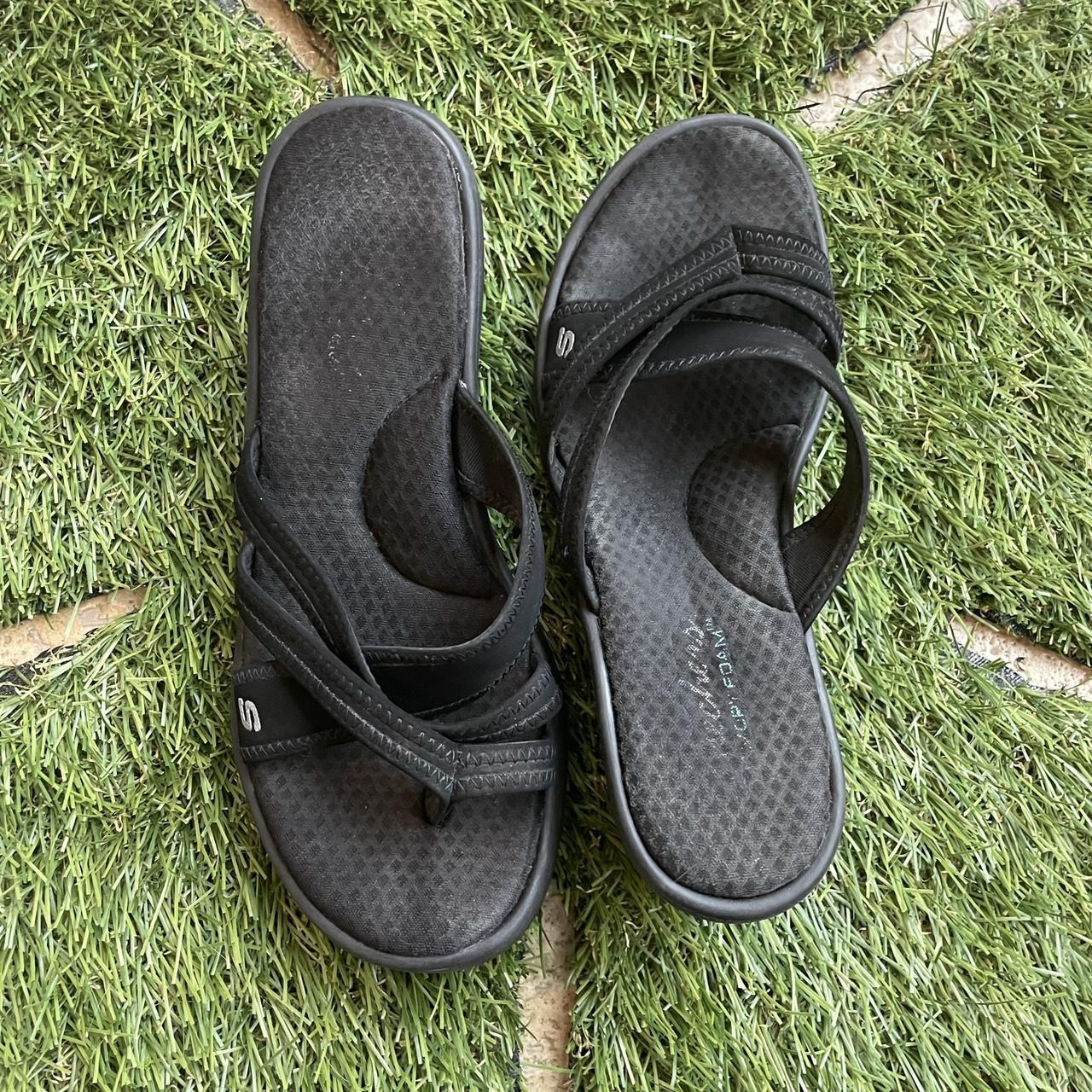 Skechers silver flip outlet flops