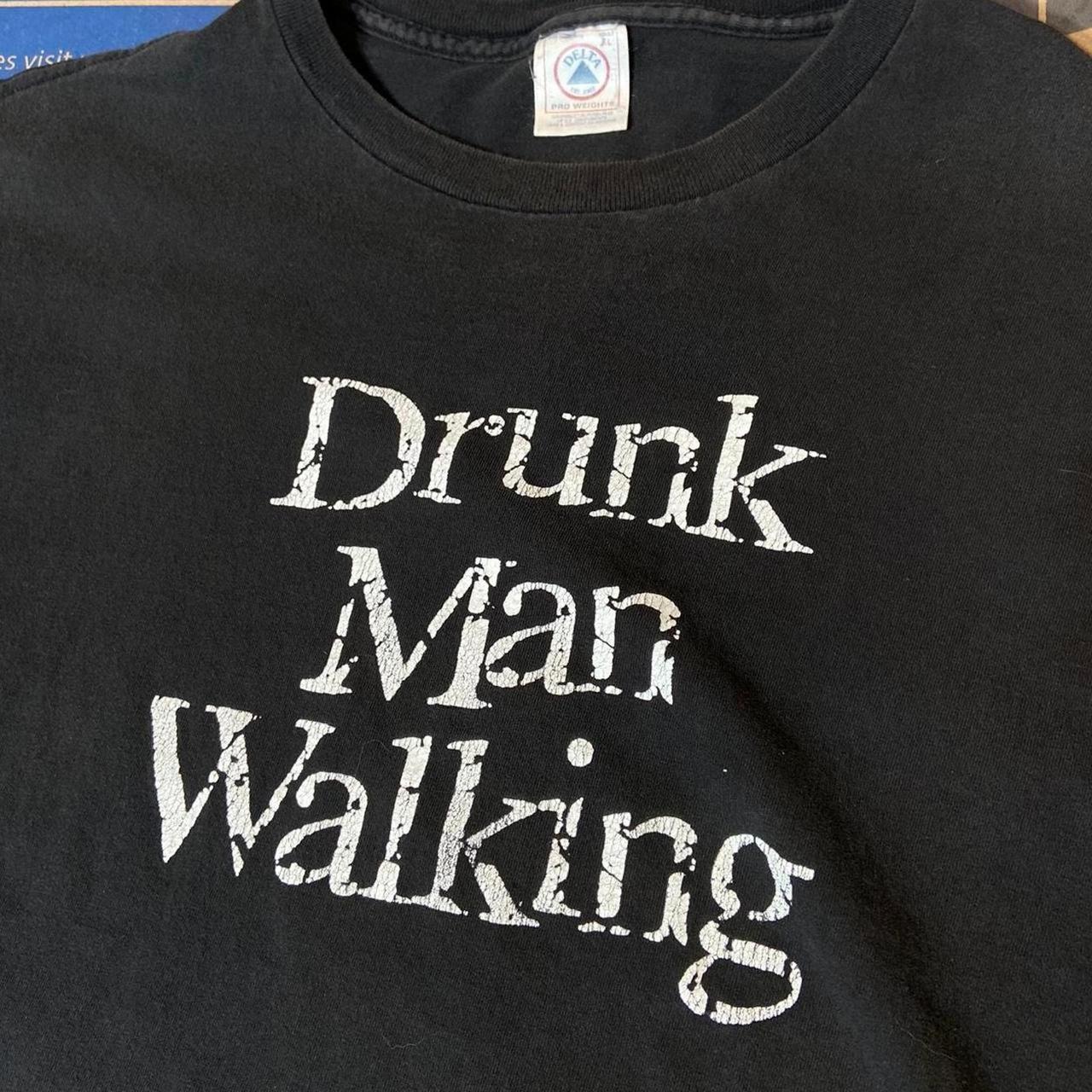 90s store drunk man walking tee xl