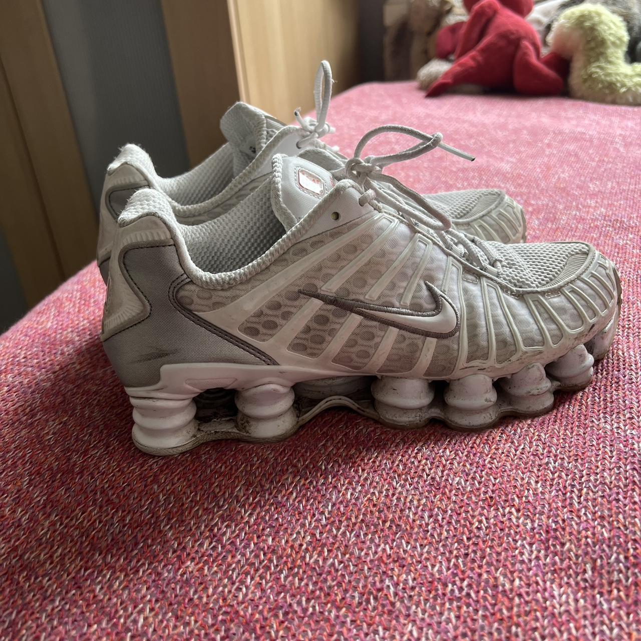 how to clean white nike shox