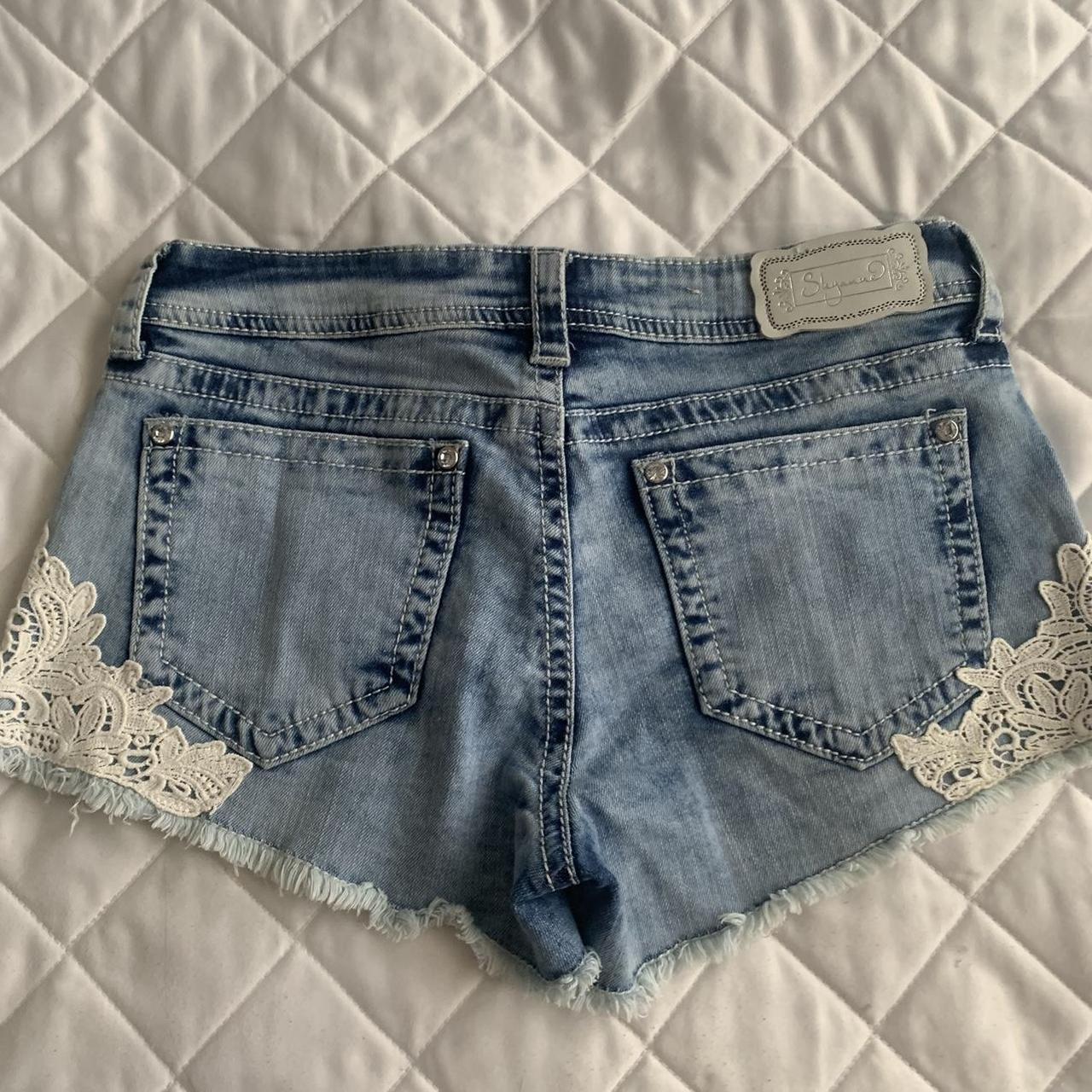 item listed by styledbyali