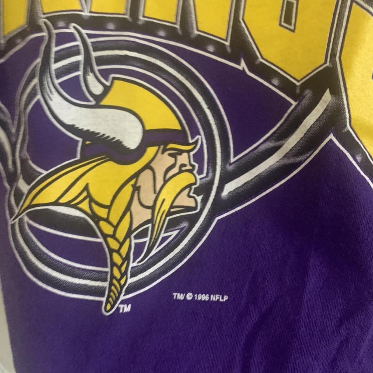 Vintage Minnesota Vikings Art Men's T-Shirt (Regular Fit)