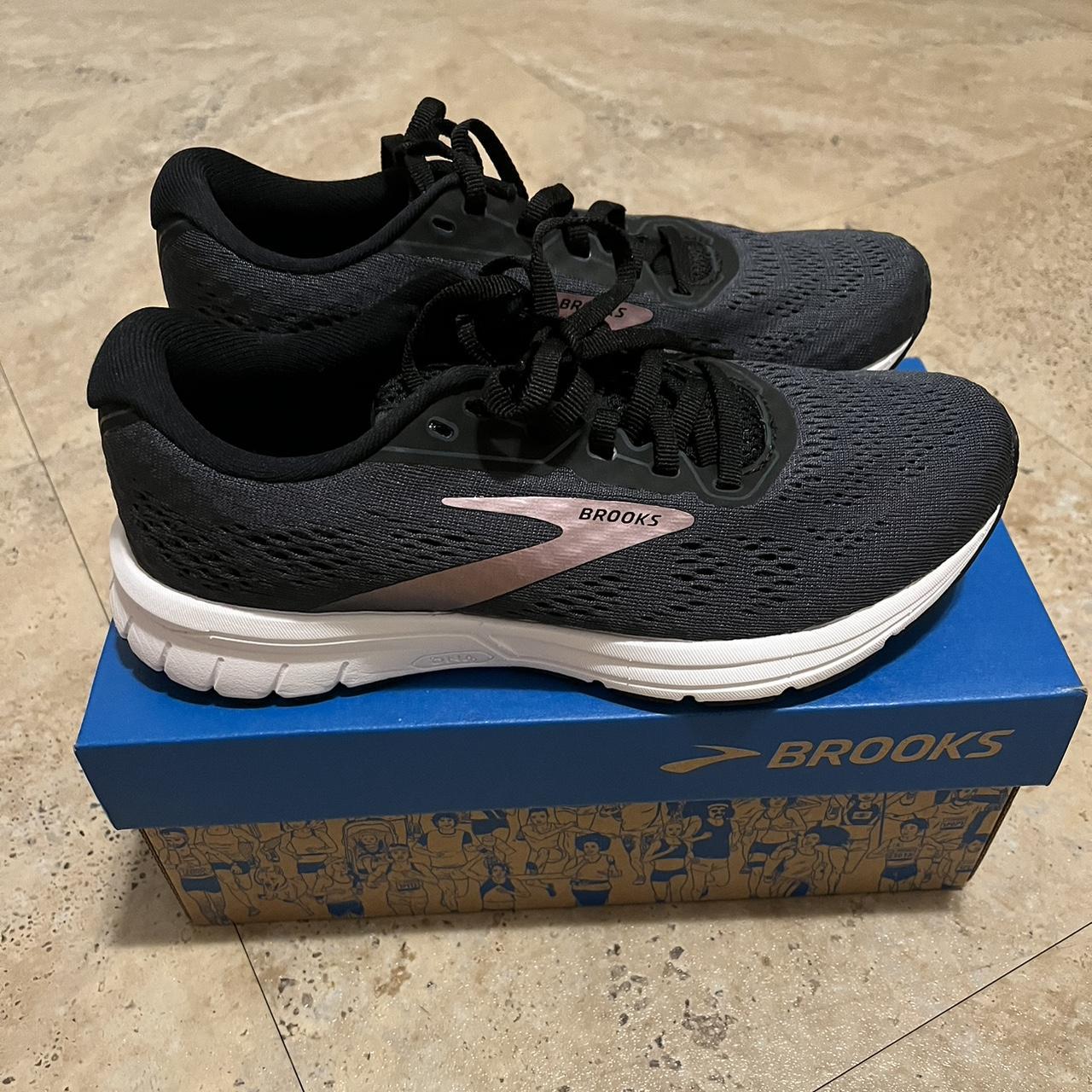 Brooks Women's Black Trainers | Depop