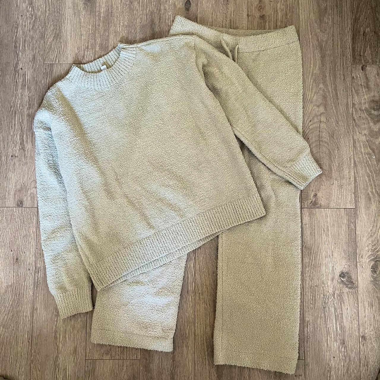 Green Uniqlo Set - super soft material - both size S - Depop