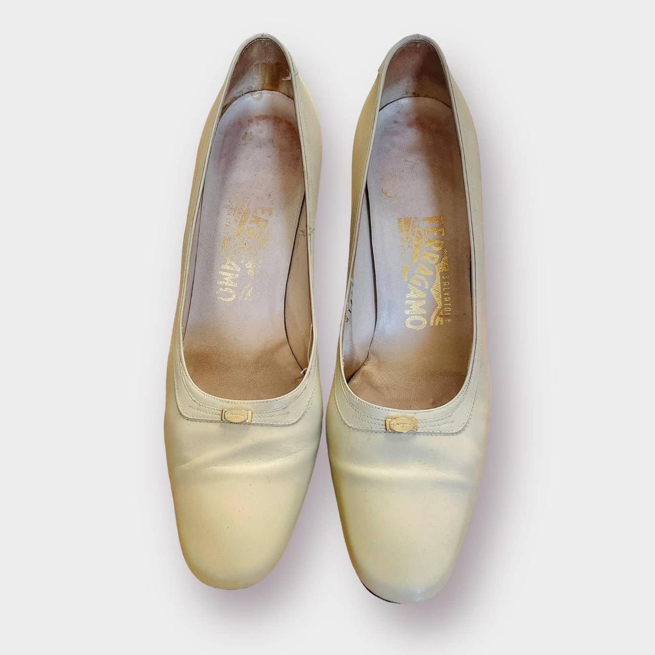 Salvatore Ferragamo クリーム色 リボン付き ハイヒール Salvatore Ferragamo クリーム色 リボン付き ハイヒール
