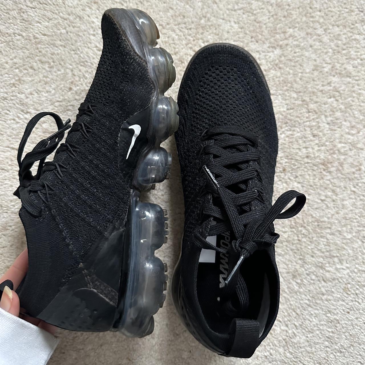 Nike vapormax black and hotsell white tick