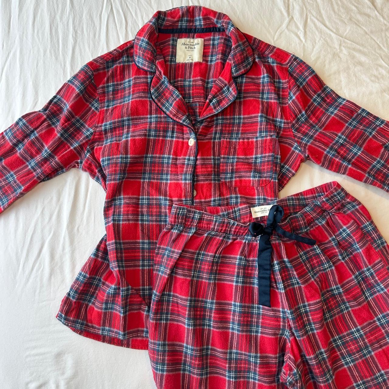 brand new with tags old navy vintage red and white | Depop