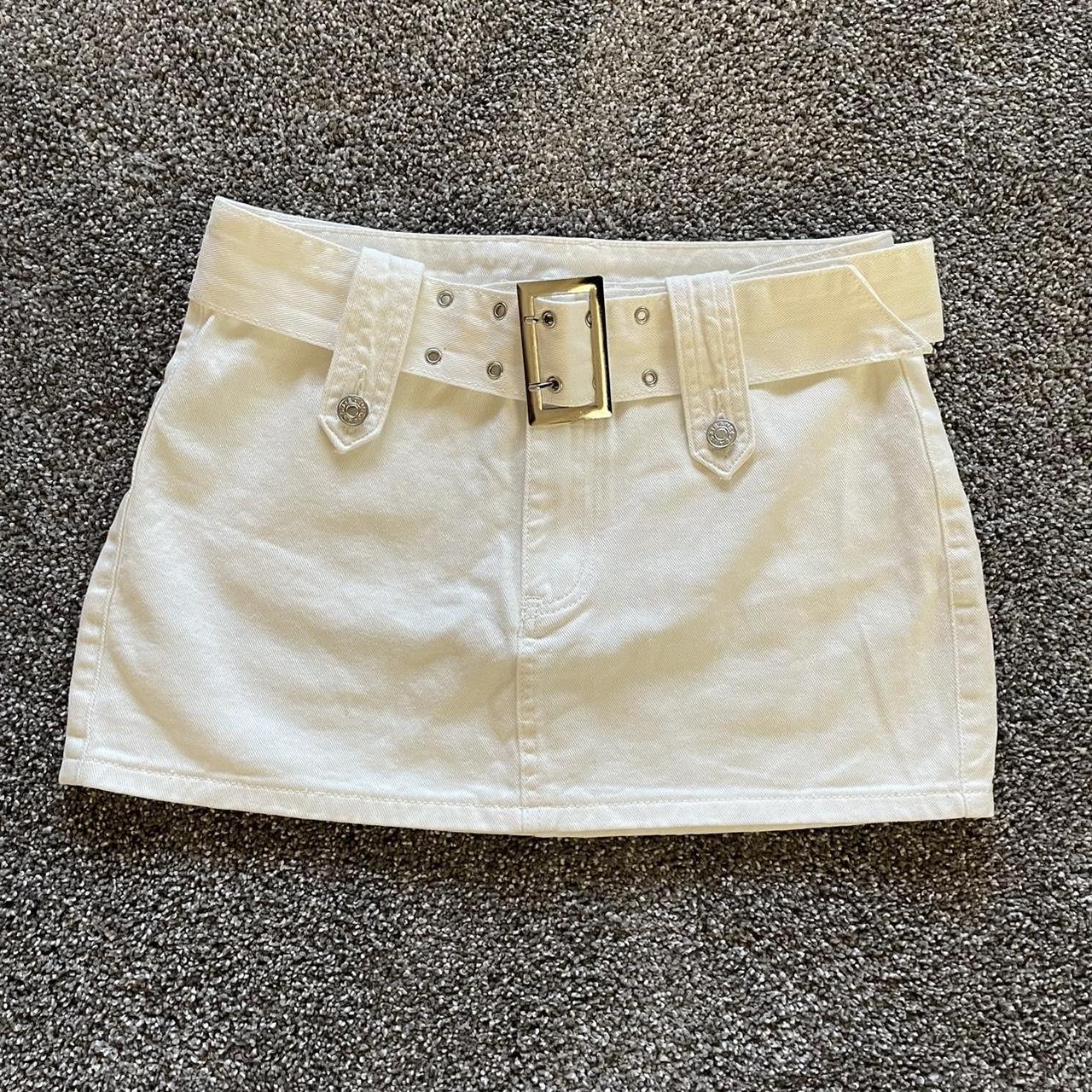 🤍 WHITE DENIM BUCKLE BELT CARGO LOW RISE MINI SKIRT... - Depop