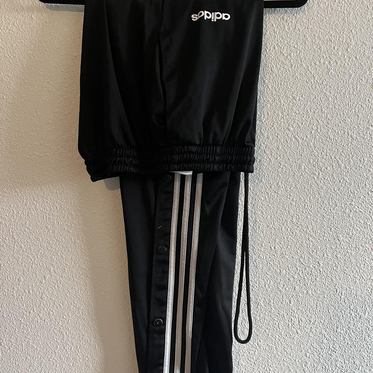 Adidas joggers hot sale buttons