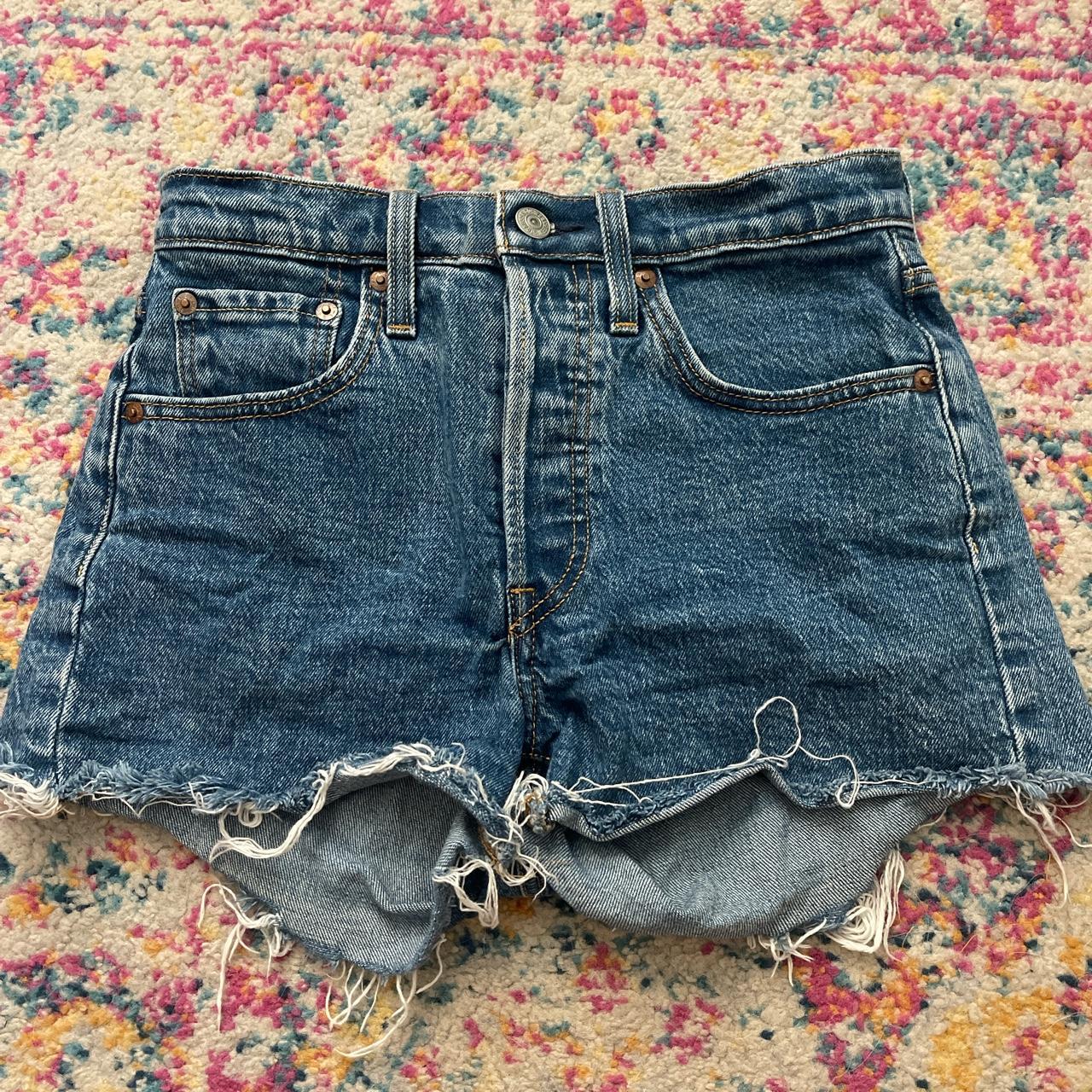 Levi's Women's Shorts | Depop