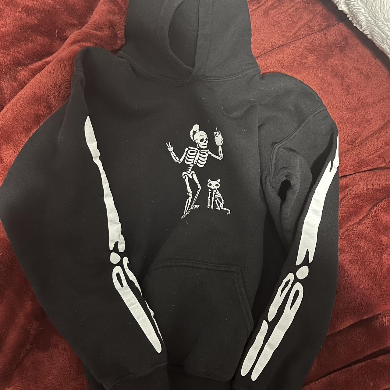 Emma chamberlain 2025 black hoodie