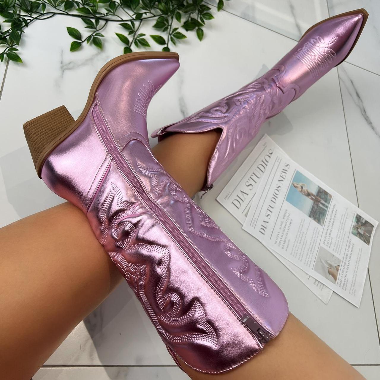 ladies pink football boots