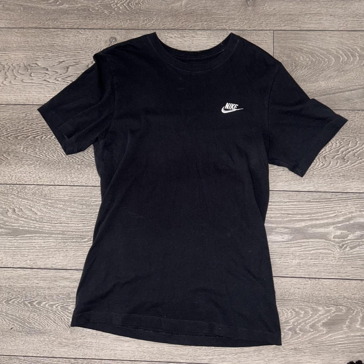 Nike tshirt 🖤 UK size S Worn but still in good... - Depop