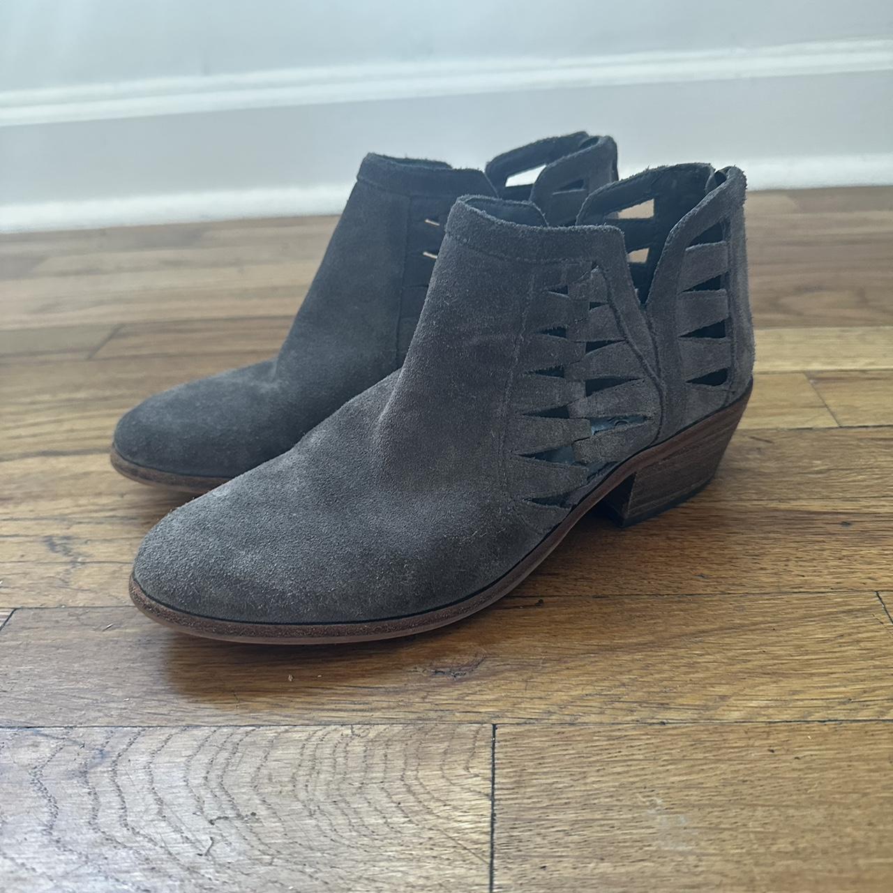 Vince camuto peera hot sale cutout bootie