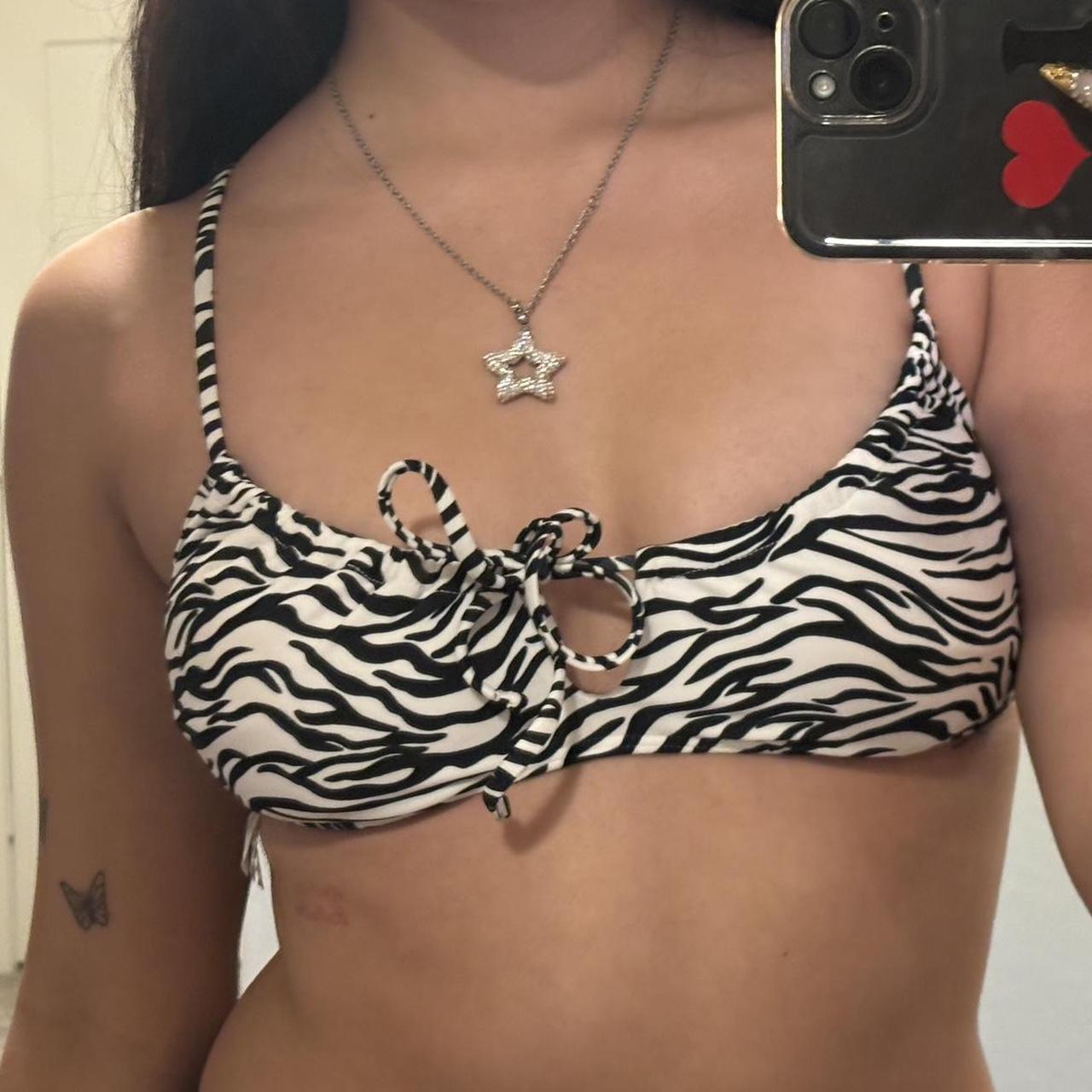 flattering hollister zebra swim top!! small!