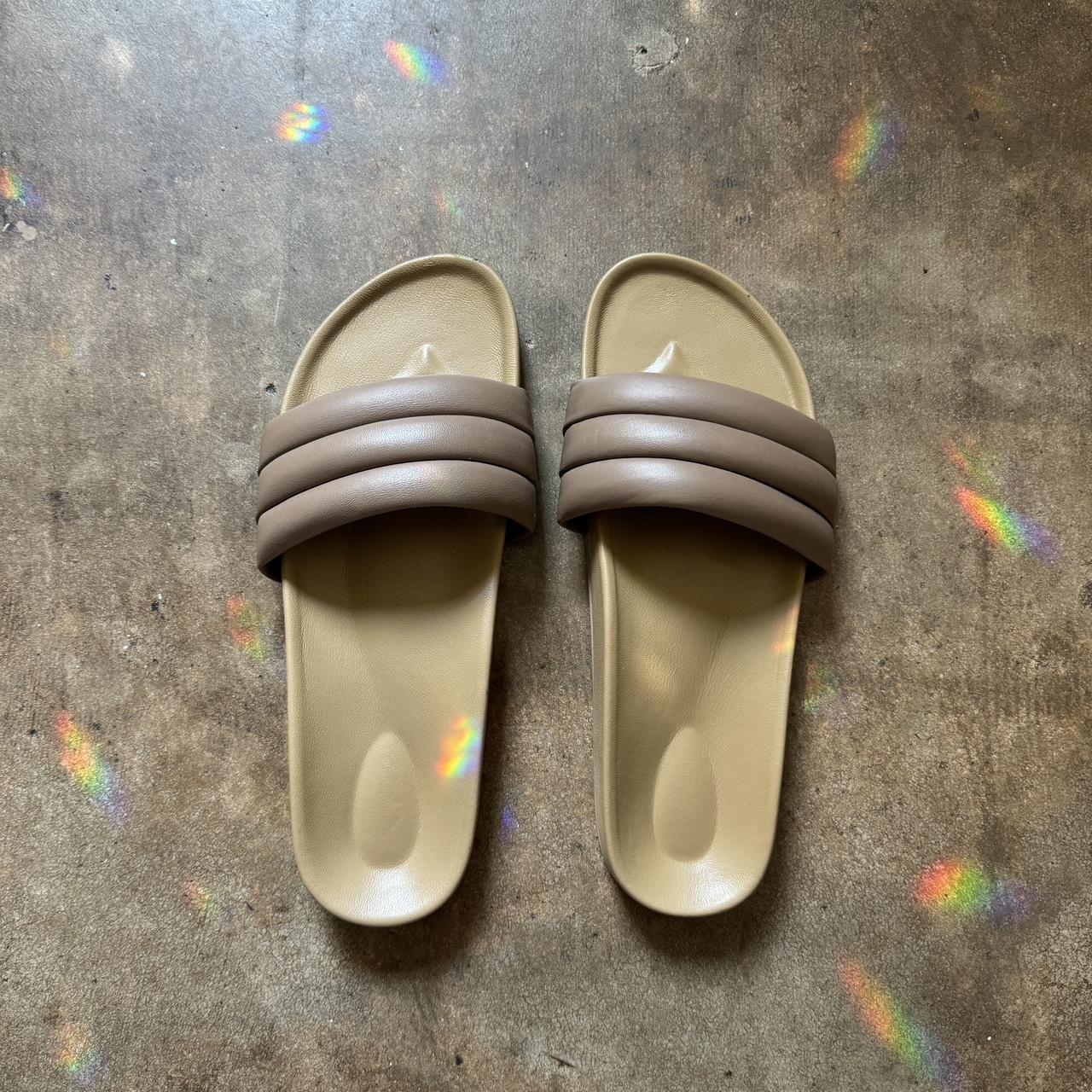 Beatrice Valenzuela Classic Sandalia slides in Cove... - Depop