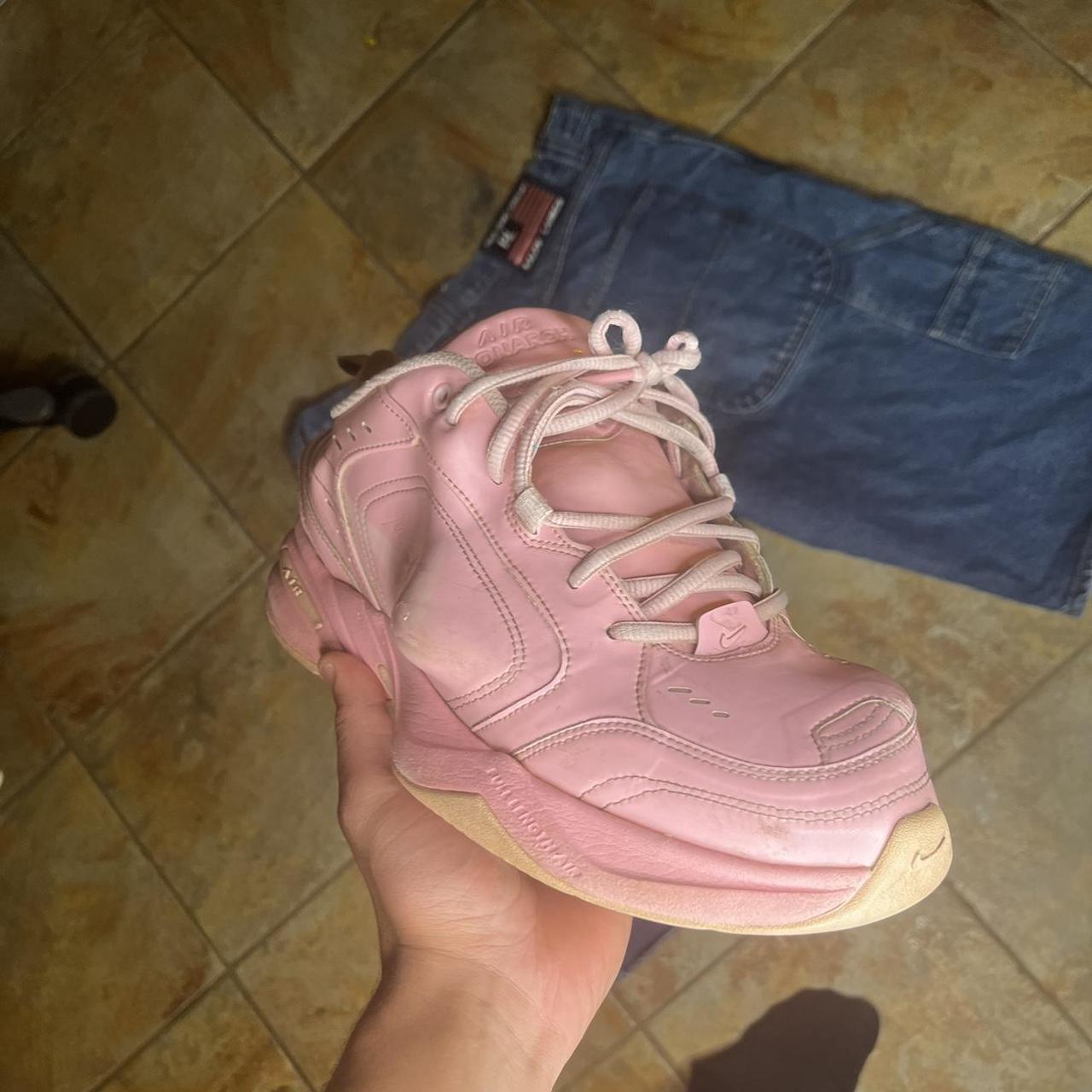 Pink nike air outlet monarch