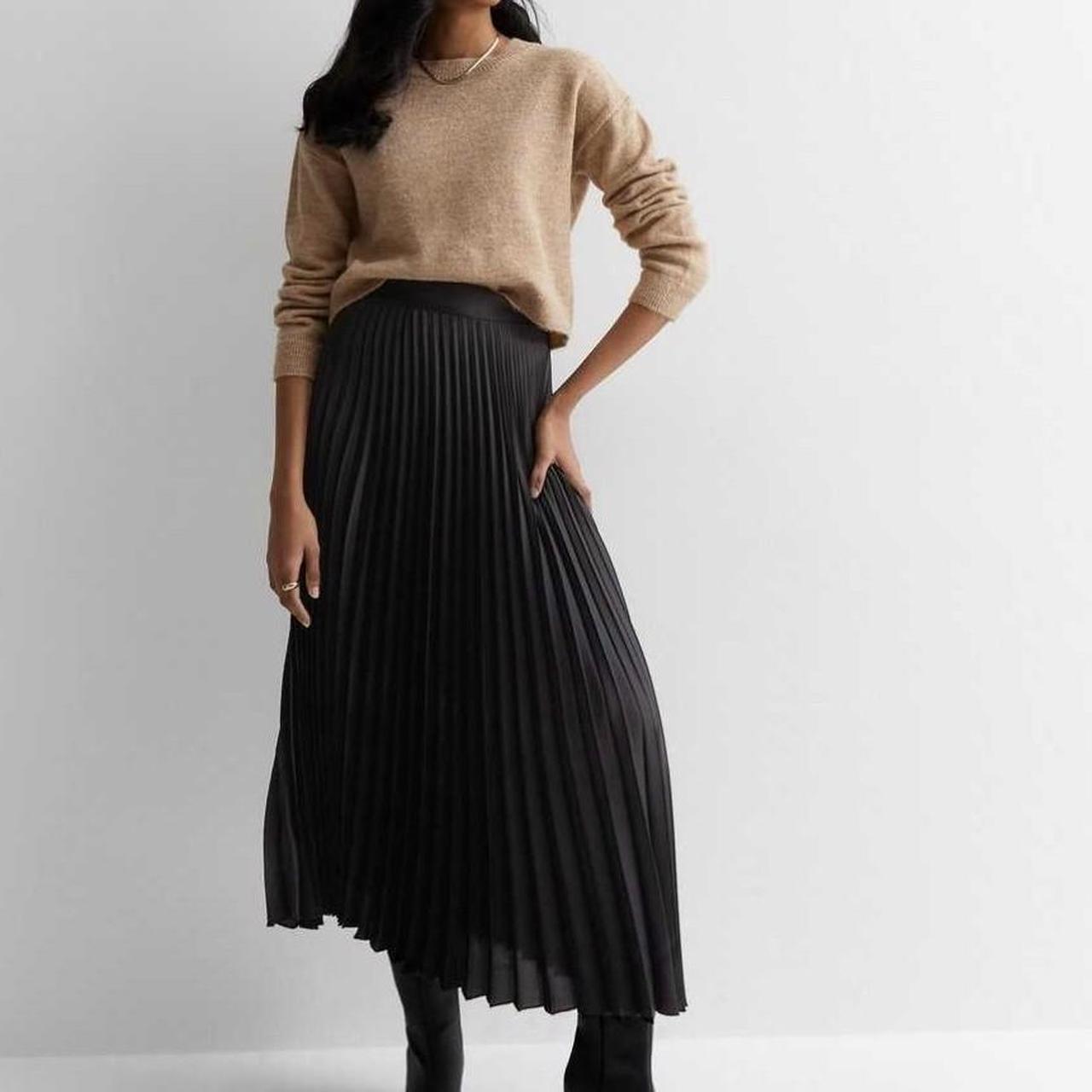 Long black pleated hotsell skirt new look