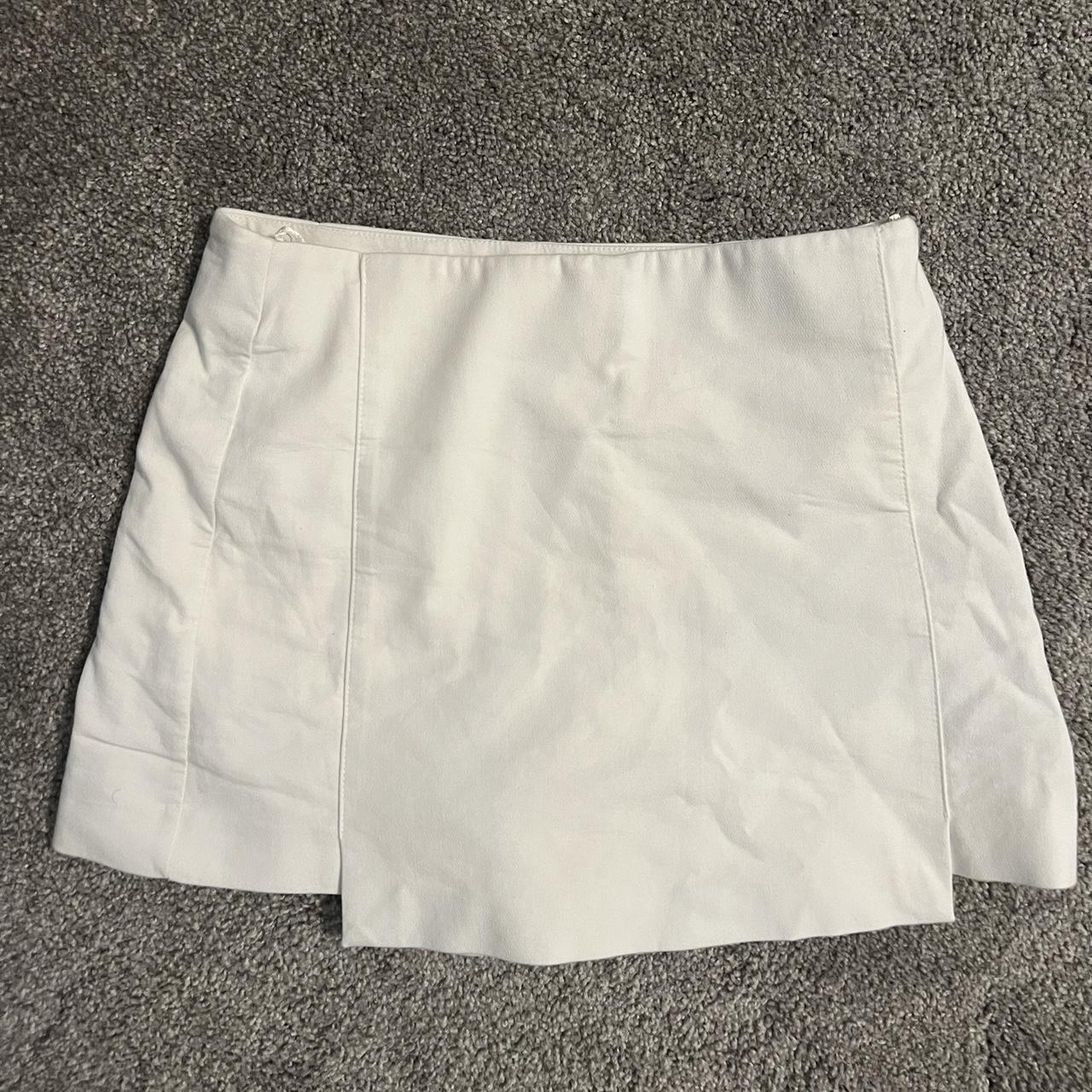 XS white Zara envelope skort. This is so cute just... - Depop