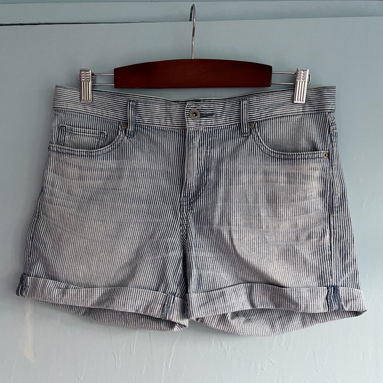 UNIQLO Women's White and Blue Shorts | Depop