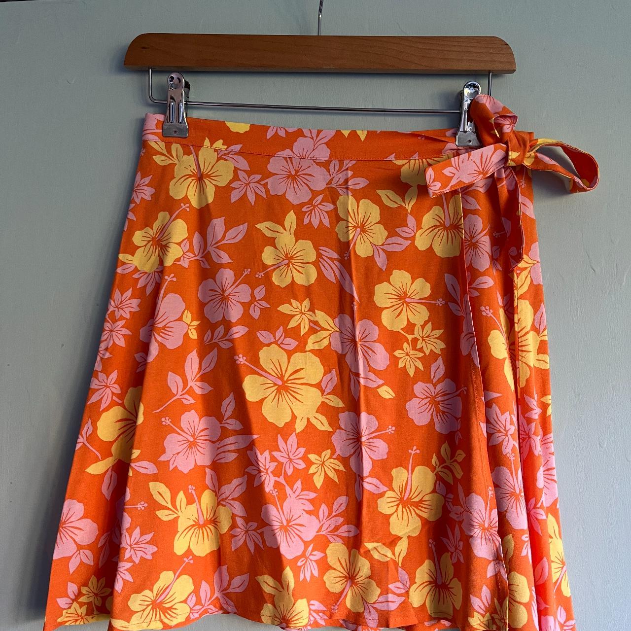 New H&M Retro Orange Hibiscus Wrap Mini Skirt UK... Depop
