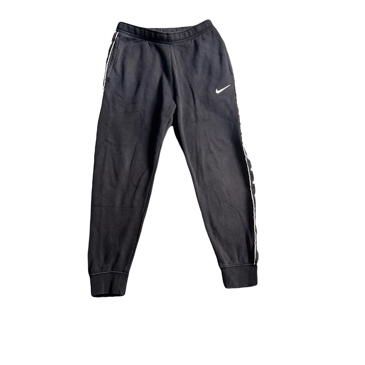 Nike logo tape jogger best sale